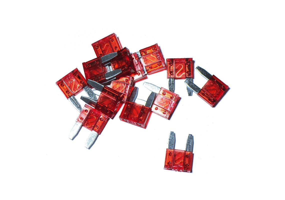 100 PLUG-IN MINI-LAMELLAR RED FUSES 10A